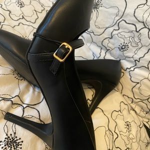 Ann Taylor Factory Mary Jane 3 inch heels!